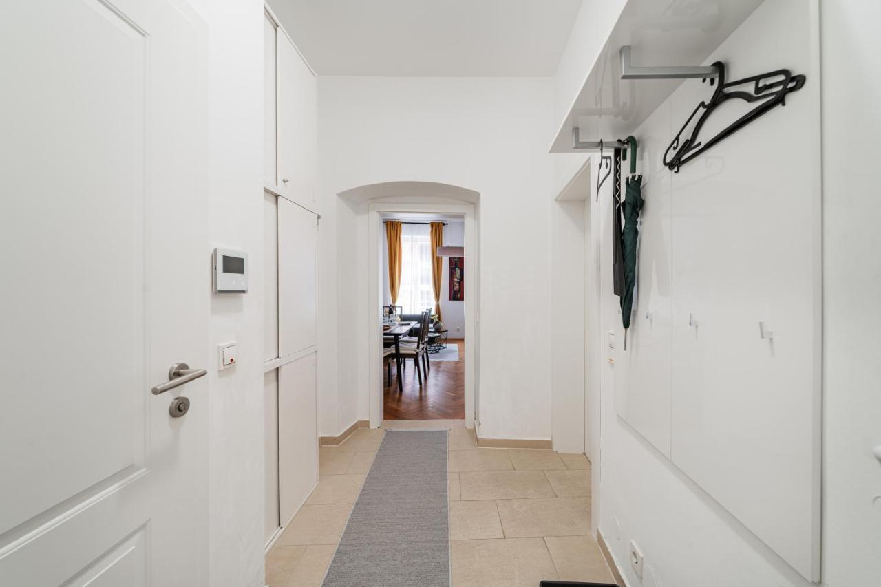 15 C&J'S Apartment Вена Экстерьер фото
