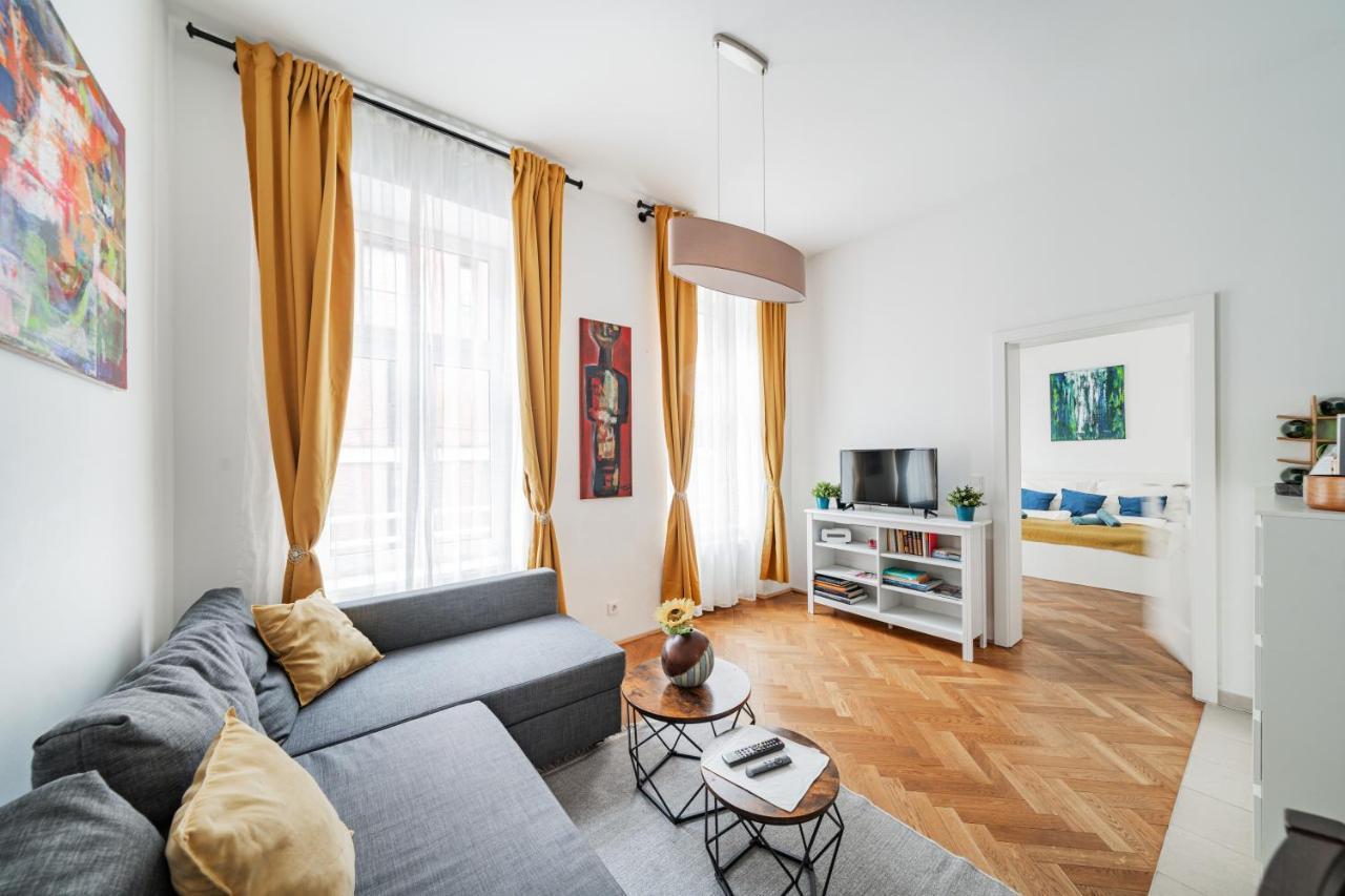 15 C&J'S Apartment Вена Экстерьер фото