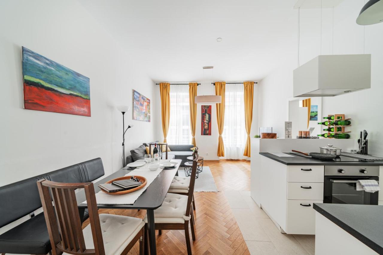 15 C&J'S Apartment Вена Экстерьер фото