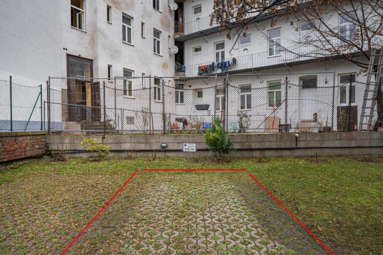 15 C&J'S Apartment Вена Экстерьер фото